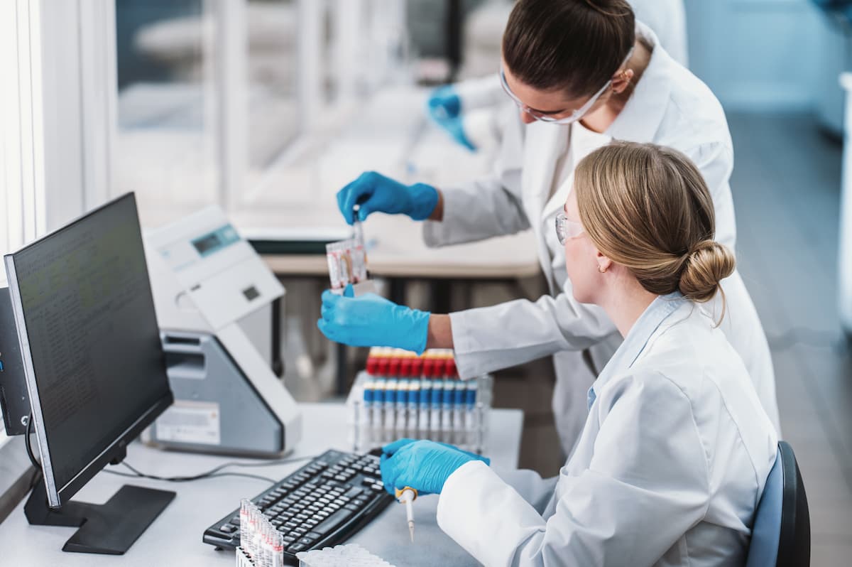 How to Improve Laboratory Workflow Efficiency with Smart Labeling and RFID
